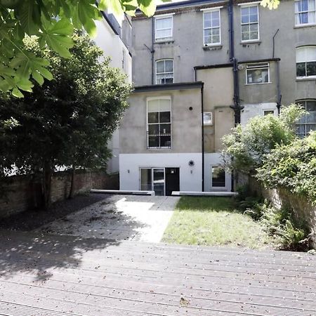 2 Bedrooms Close To The Beach With Garden And Own Entrance ! Brighton Екстер'єр фото