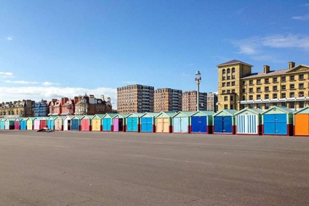 2 Bedrooms Close To The Beach With Garden And Own Entrance ! Brighton Екстер'єр фото